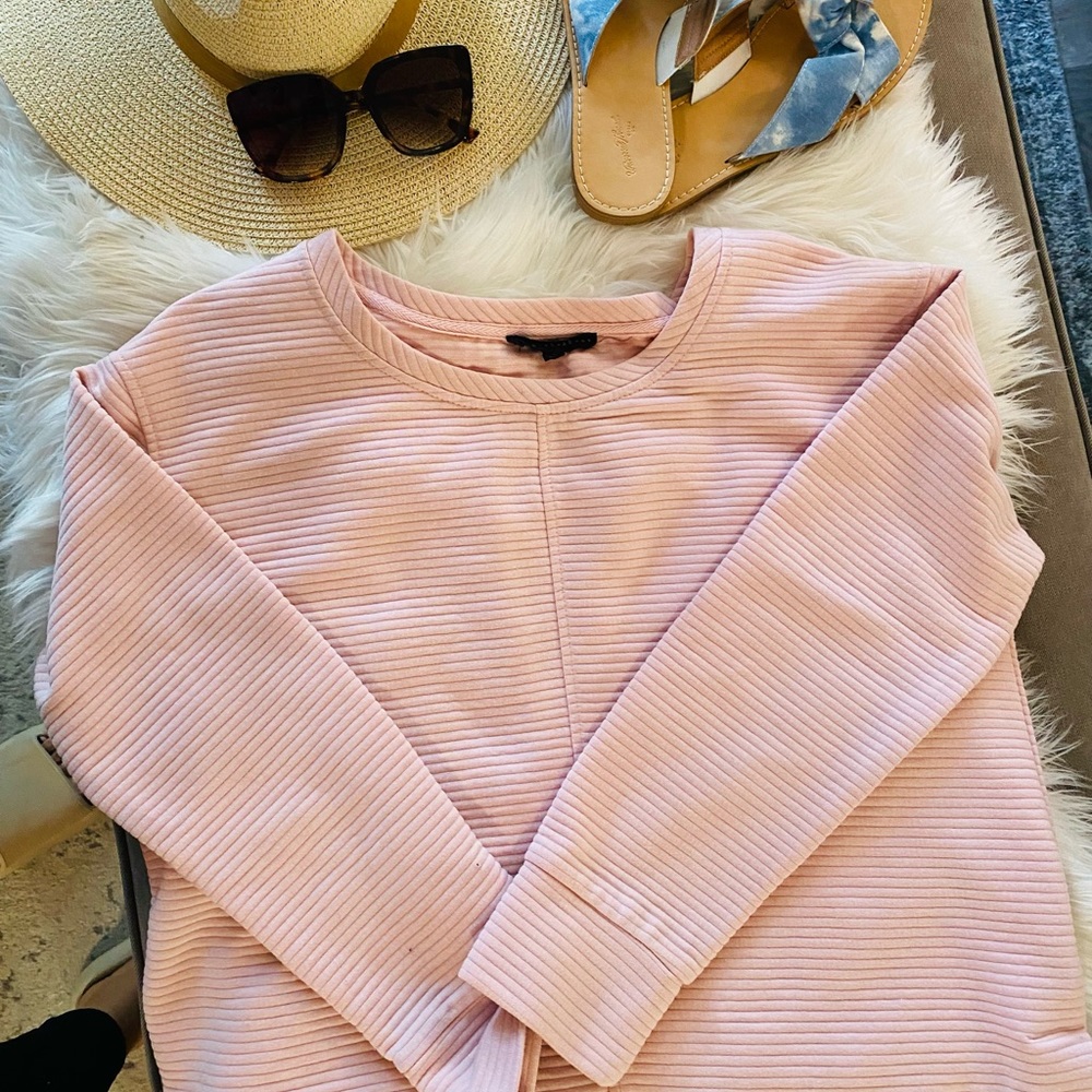 Super soft sweater light weight perfect for spring